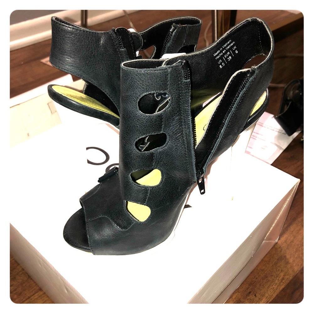 Color block bootie Sanders